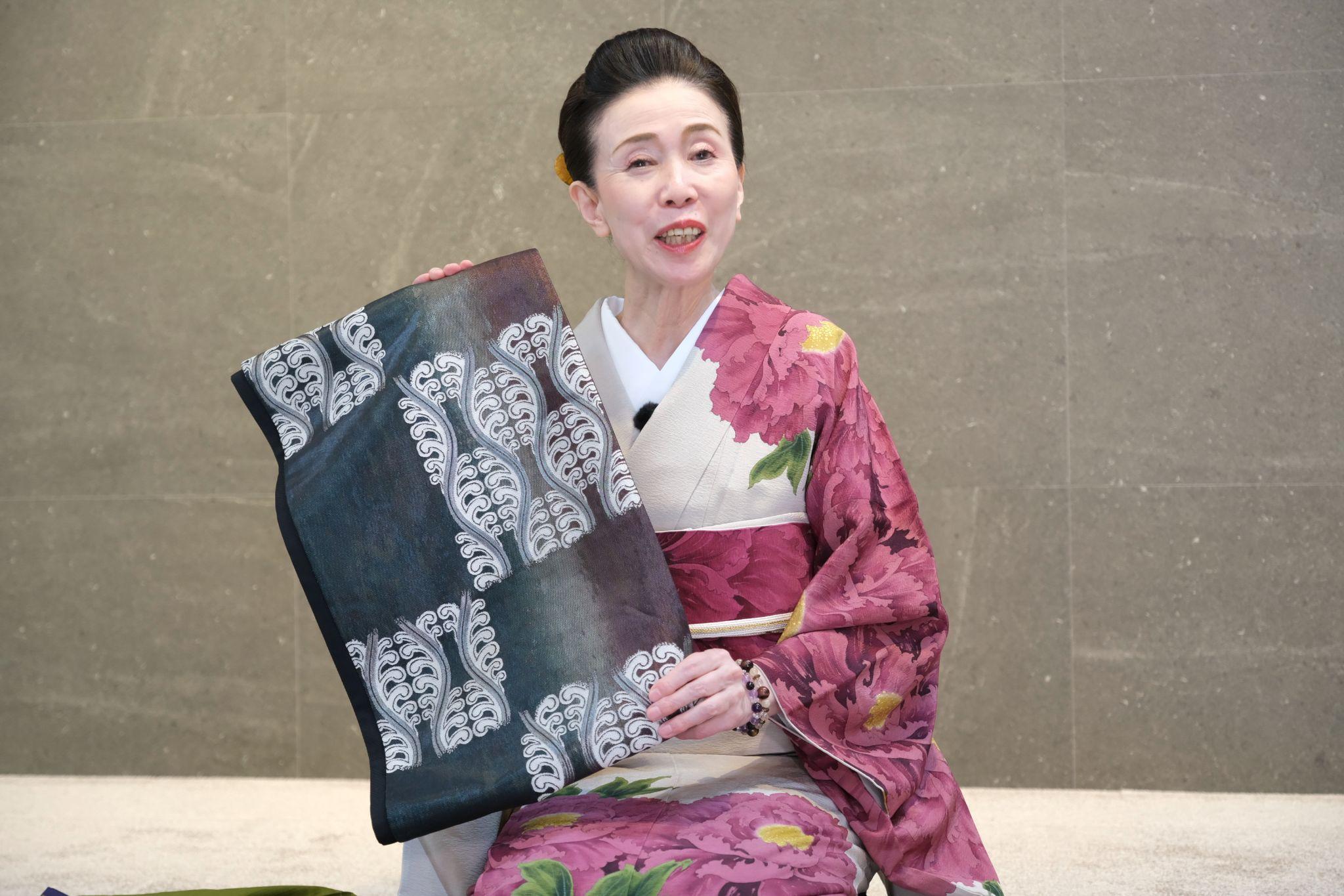 小豆色からグリーンへと、松嶋屋の裃に合わせて暈しになっている“松嶋屋カラー”