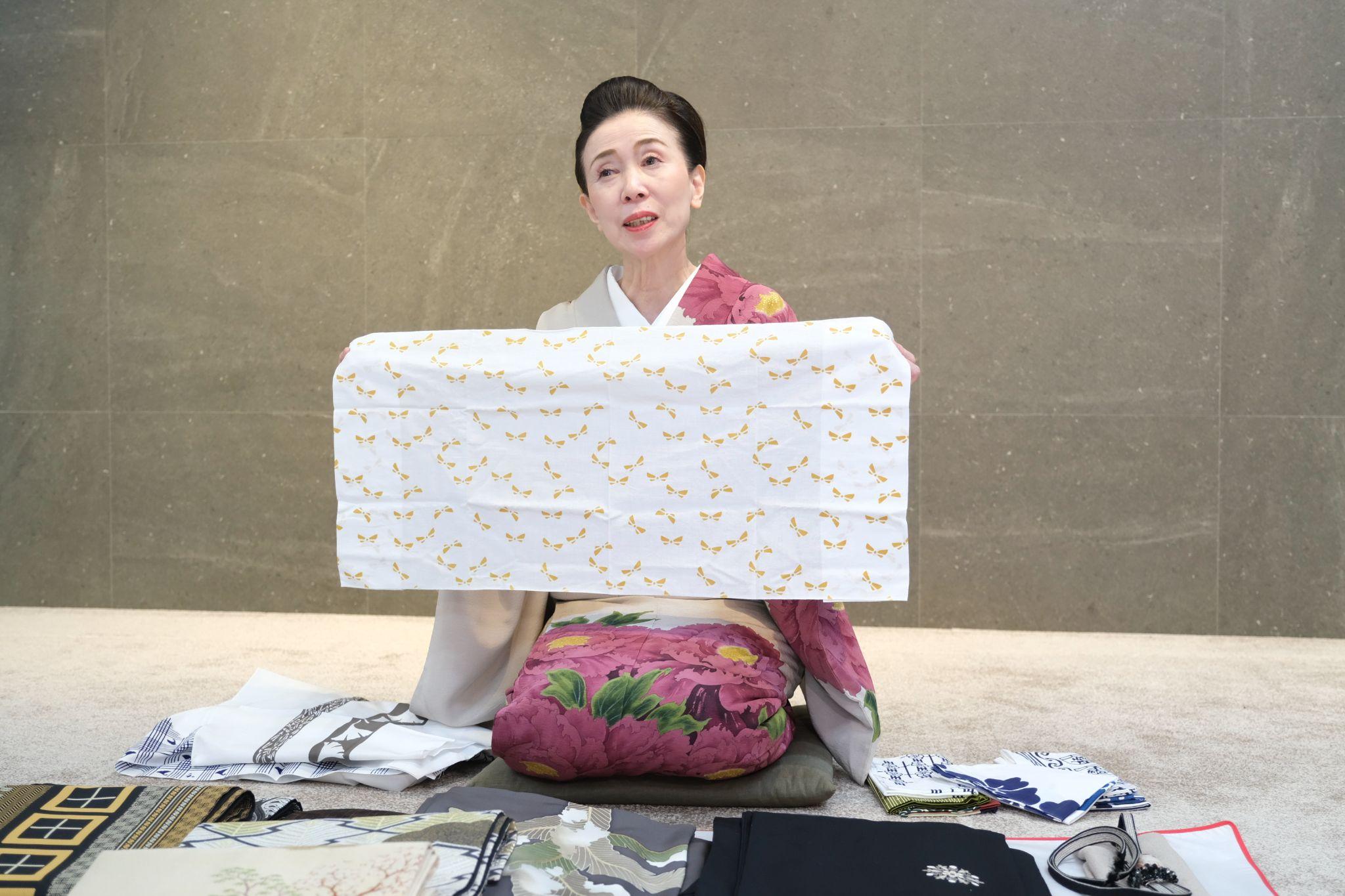亡くなった中村吉右衛門さんの手拭いは、屋号・播磨屋ゆかりの超柄