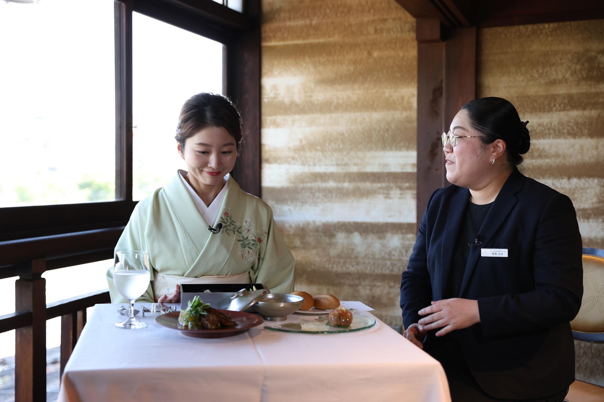 コース料理を前にした紗月さん