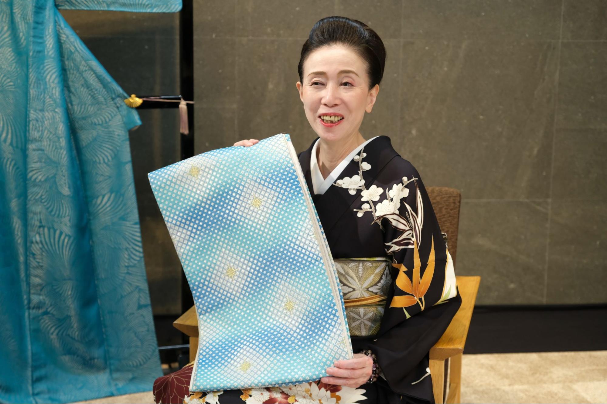 “史子ブルー”の帯