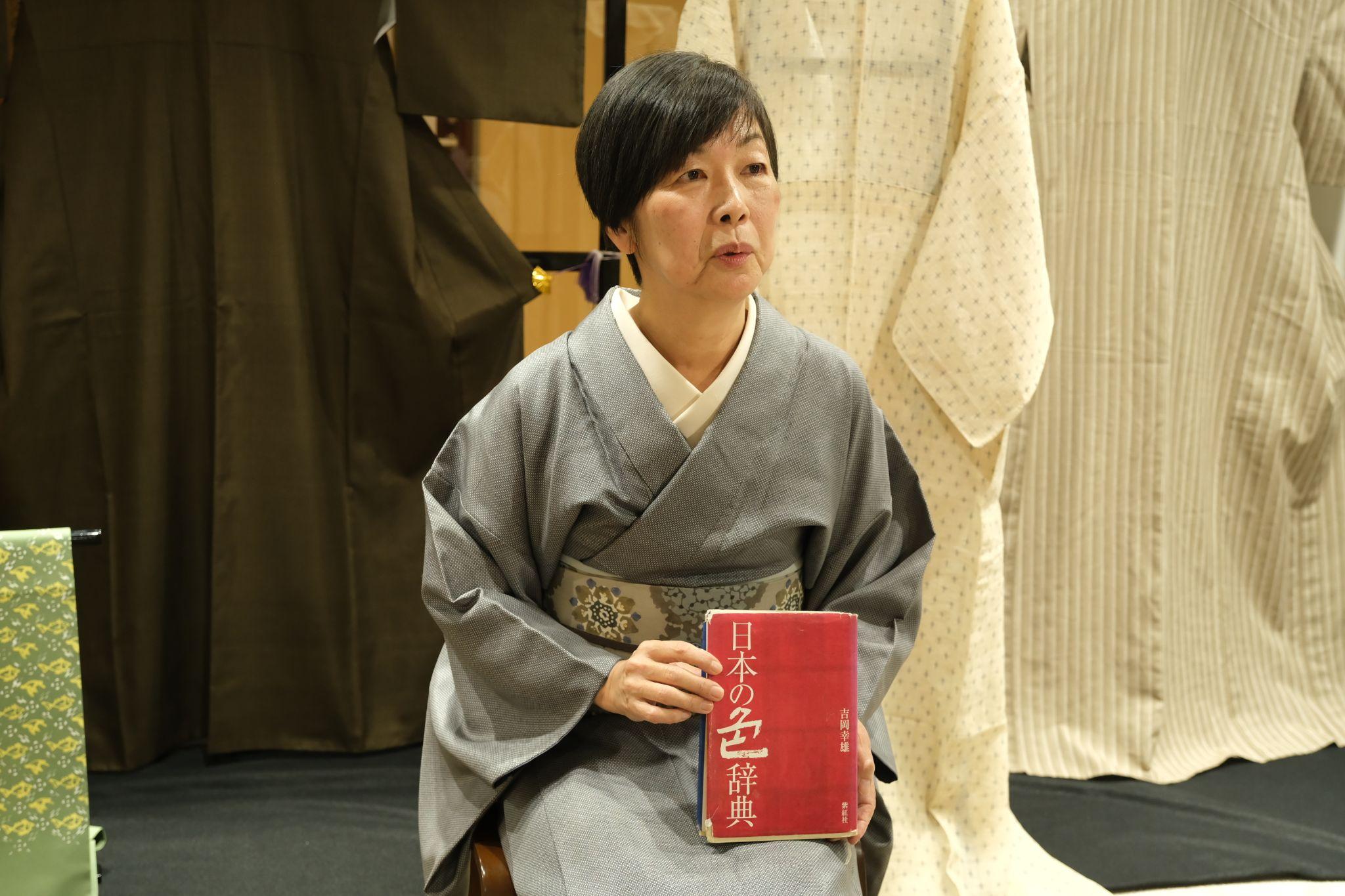 吉岡氏の代表著書『日本の色事典』は総カラー最新ダイレクト製版で見せる色彩の博物誌として名高い