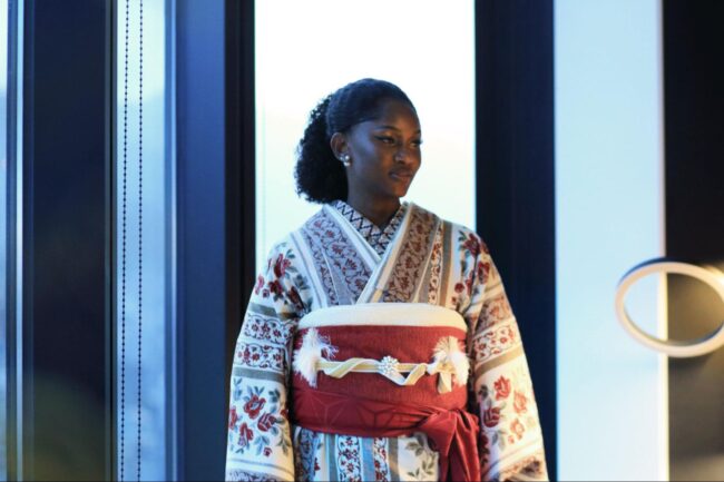 国際色豊かなモデルが着物姿でレッドカーペットに登場「アフリカ月間 in神戸」