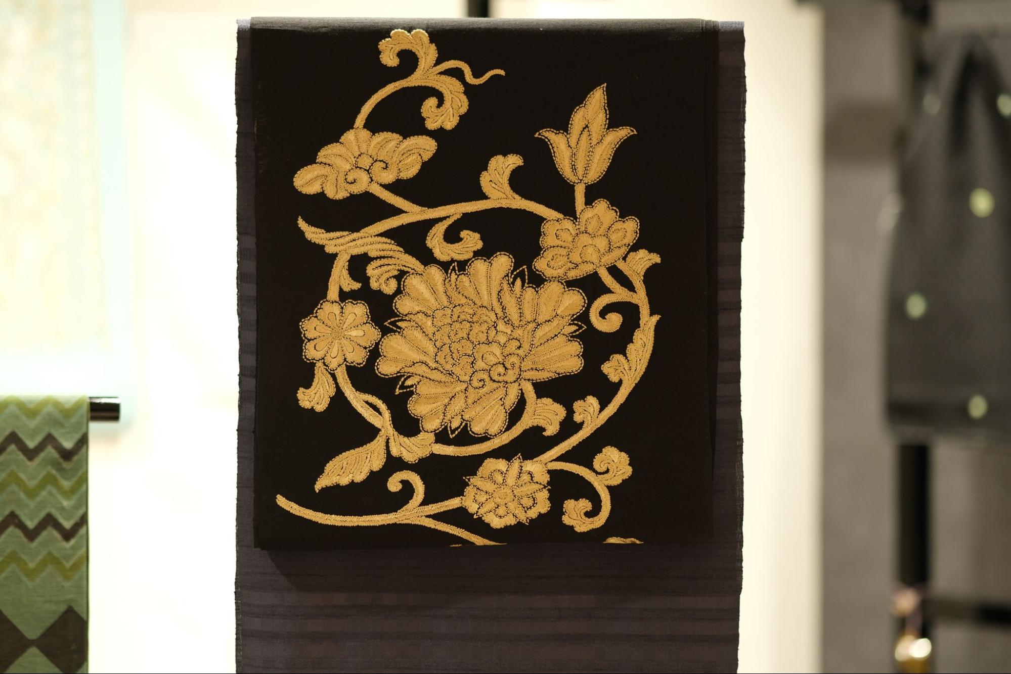 アリ刺繍の帯