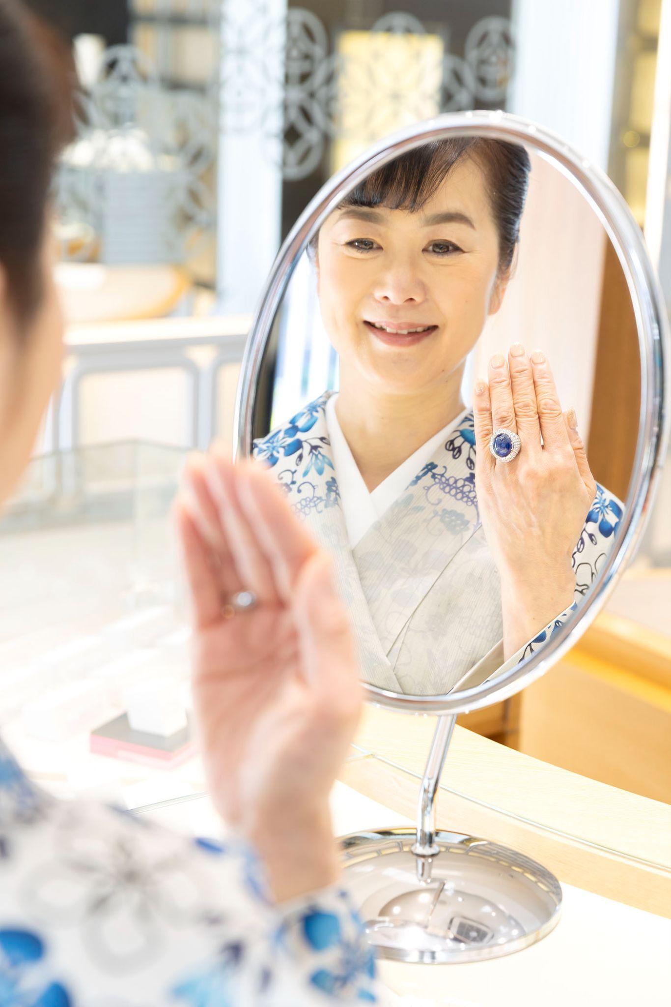「IMAYO京都御池店」で、リングを試着