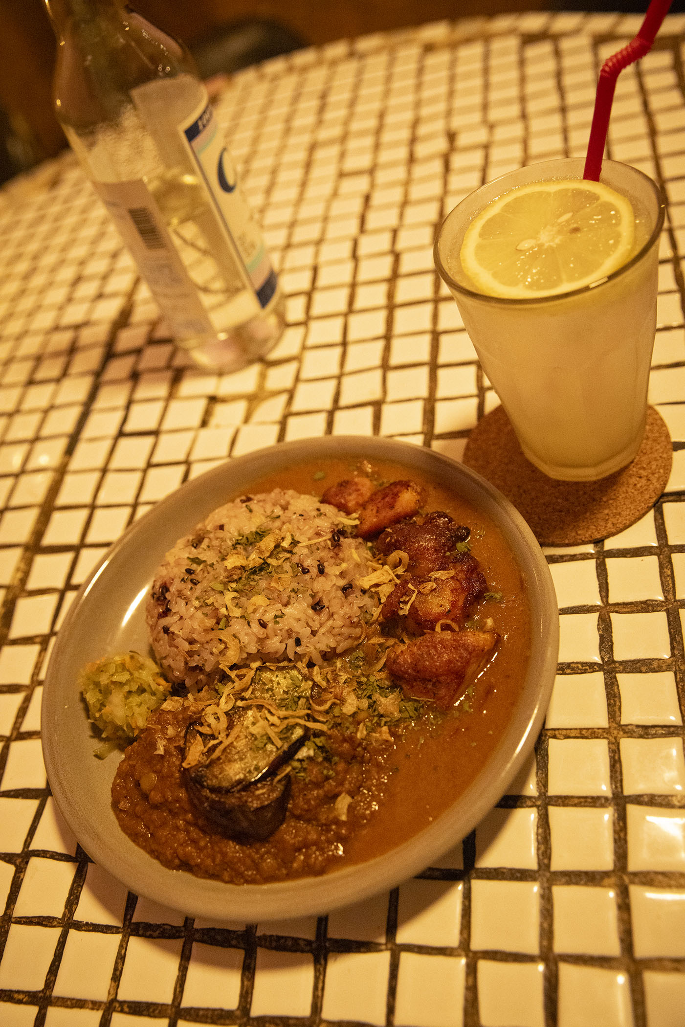 浴衣が映える人気カフェのイチオシメニューは、スパイスな効いた特製カレー
