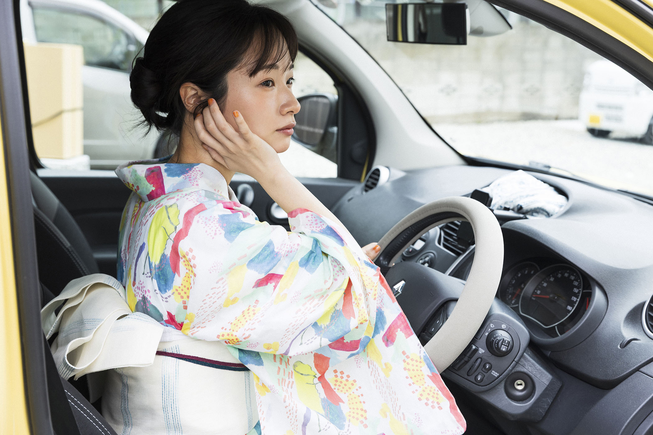 藤間爽子がまとう、日常を彩る浴衣90