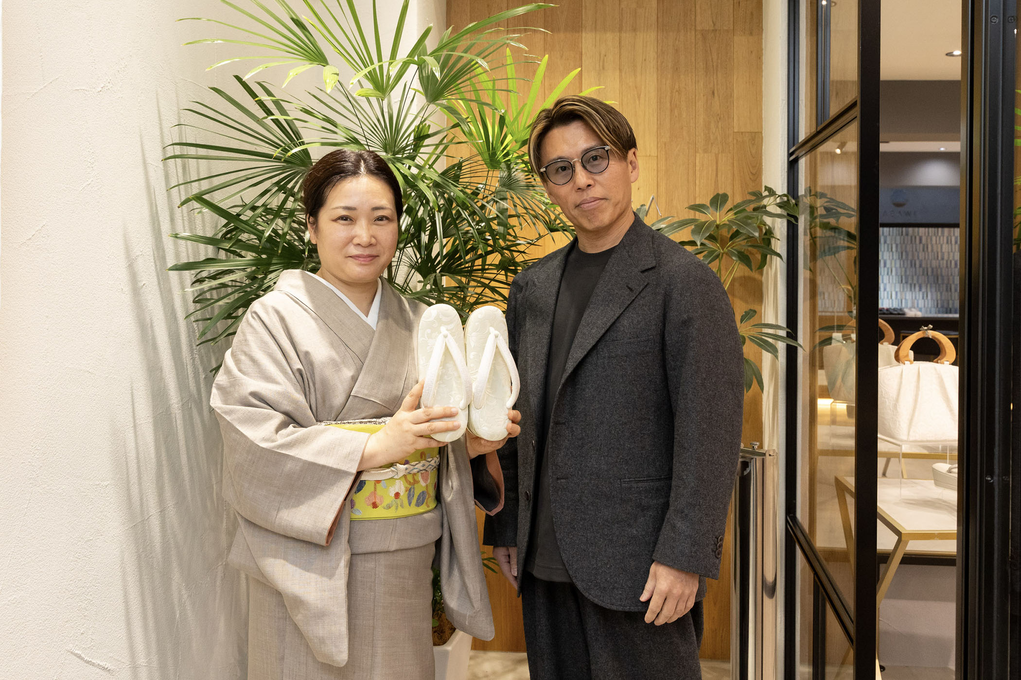 株式会社 岩佐社長・岩佐浩司さん（左）と、きくちいまさん（右）