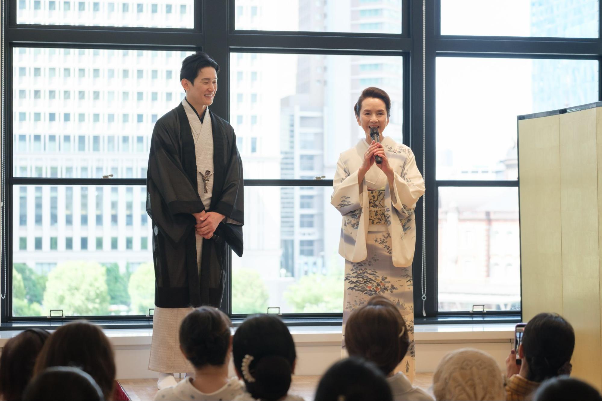 多岐川裕美さんと弊社代表より、イベント冒頭のご挨拶