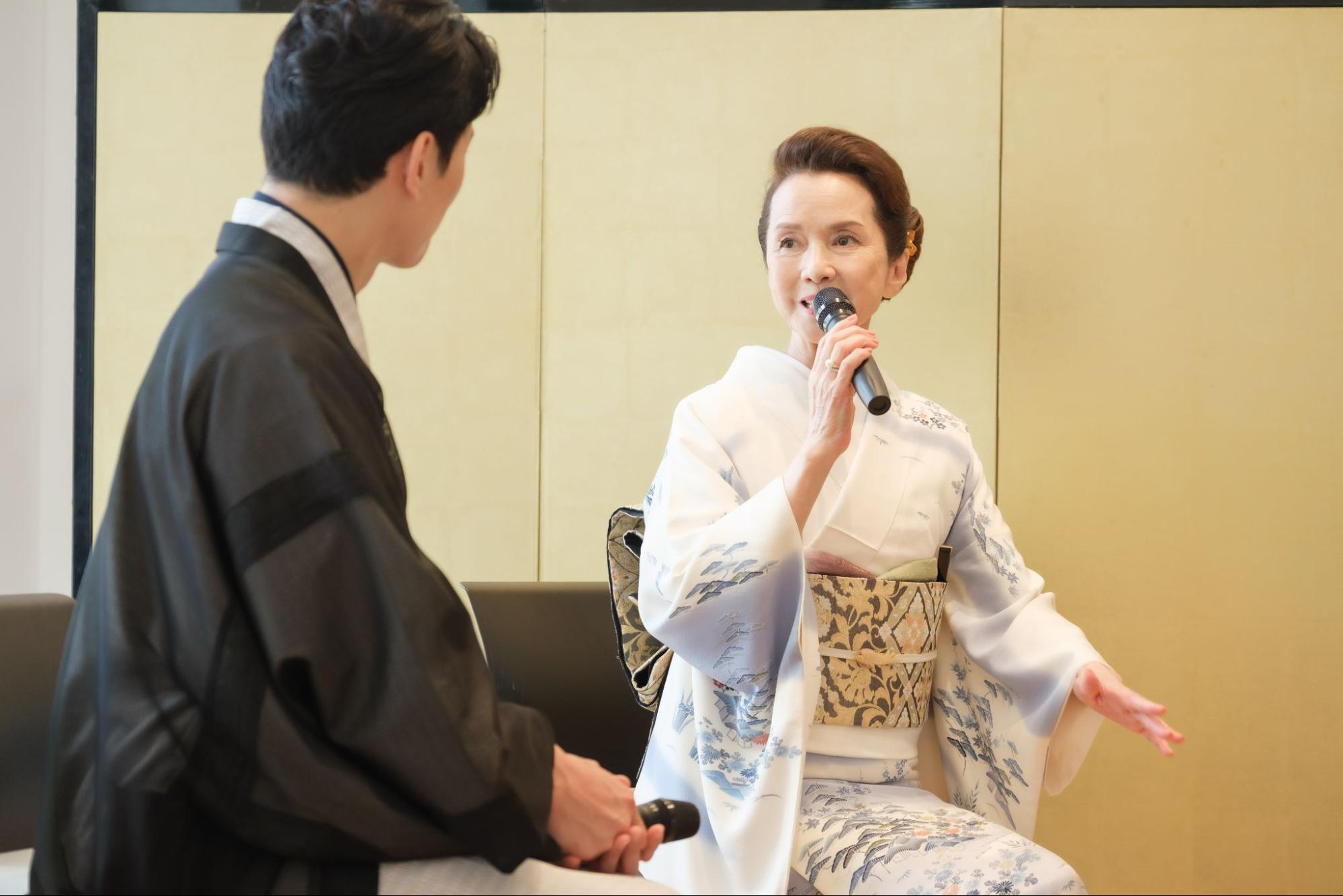 多岐川裕美さんの着物トーク中の様子