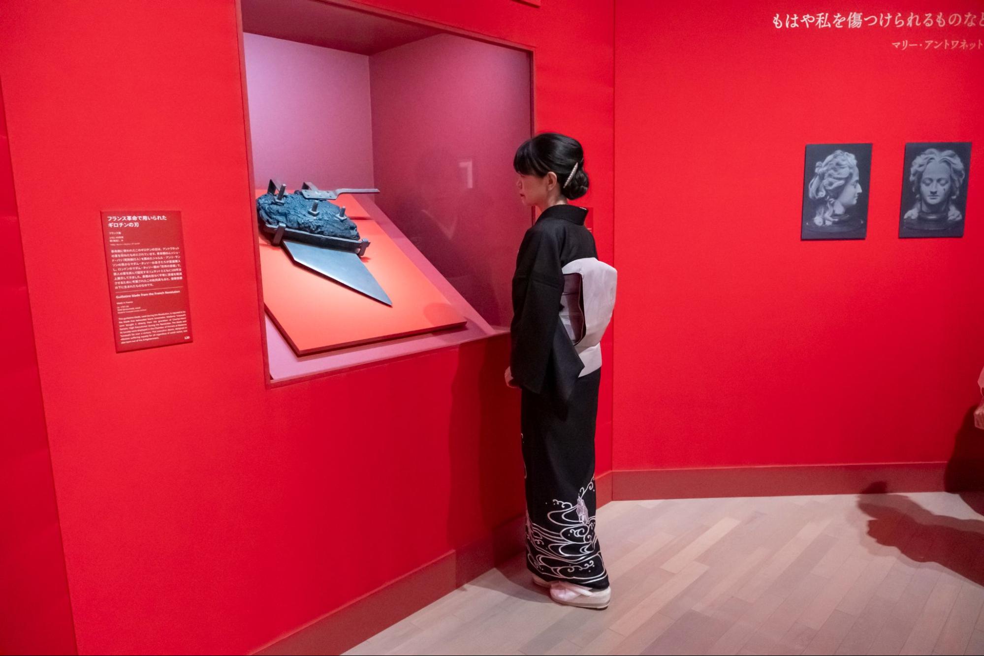 左：