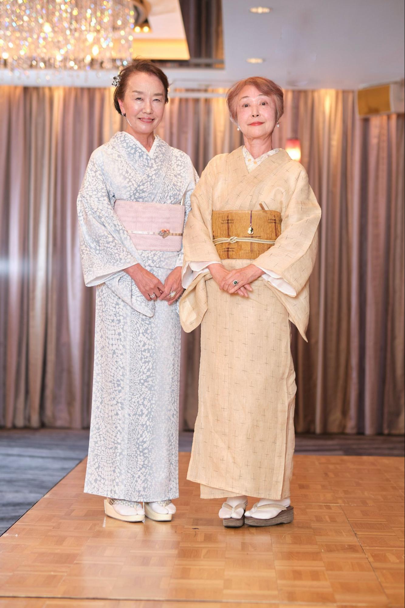 志村洋子さんのイベントに参加する着物姿の女性2名