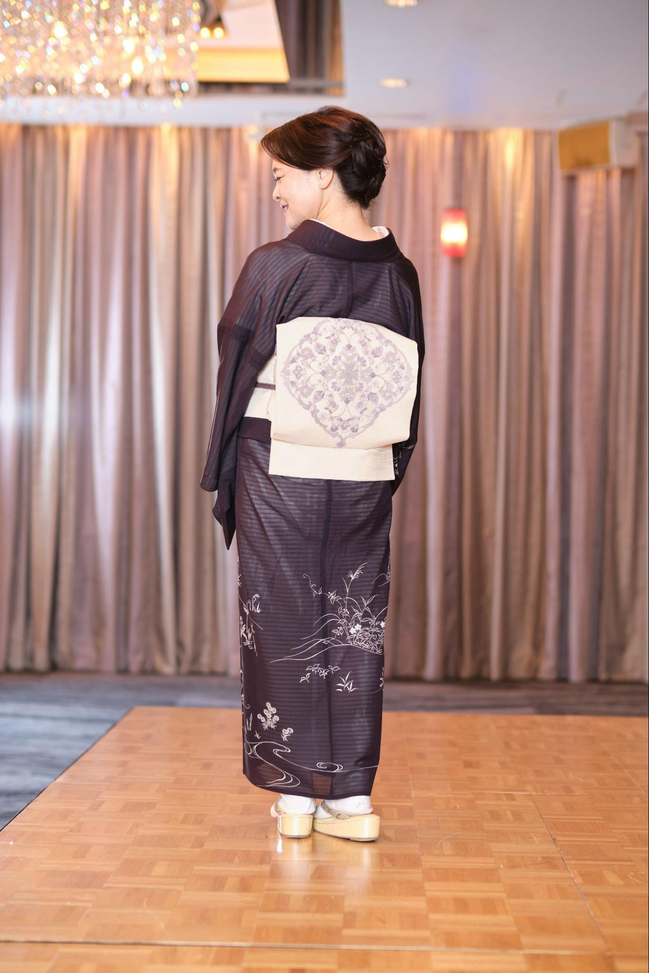 志村洋子さんのイベントに参加する着物姿の女性