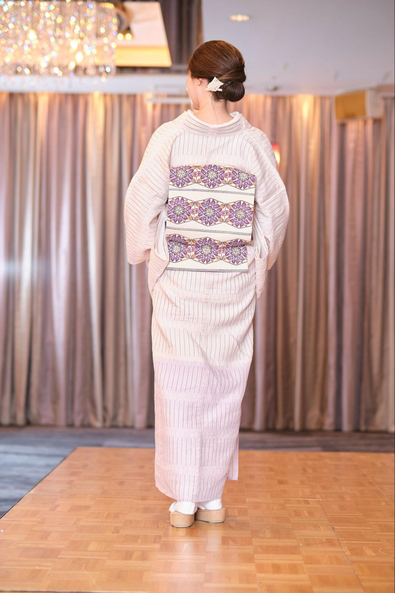 志村洋子さんのイベントに参加する着物姿の女性