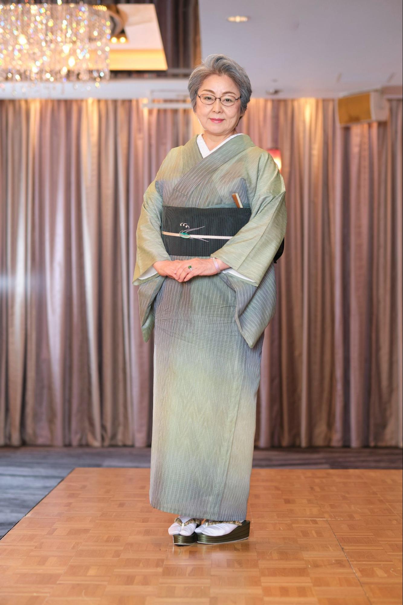 志村洋子さんのイベントに参加する着物姿の女性