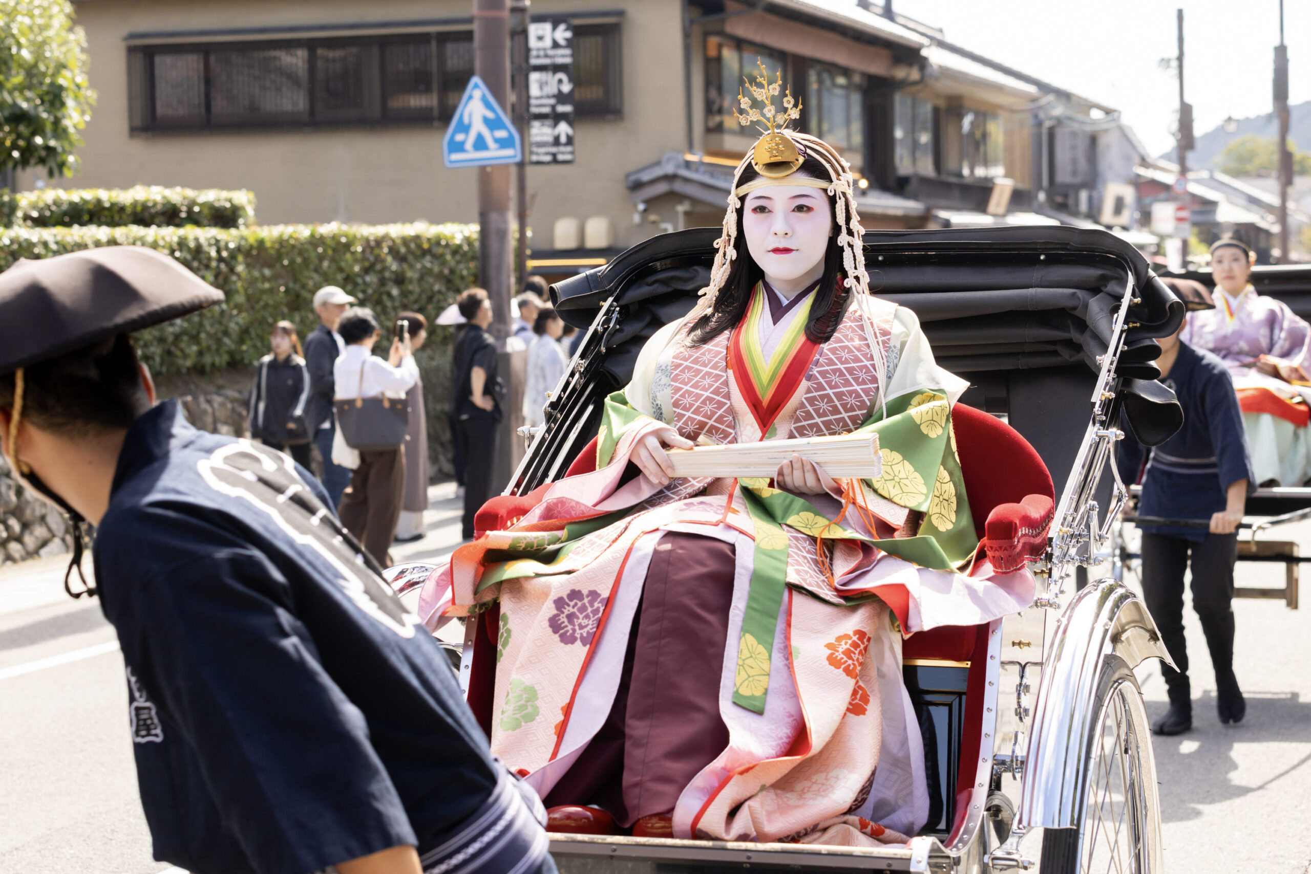 人力車に乗り込み、メインストリートへ