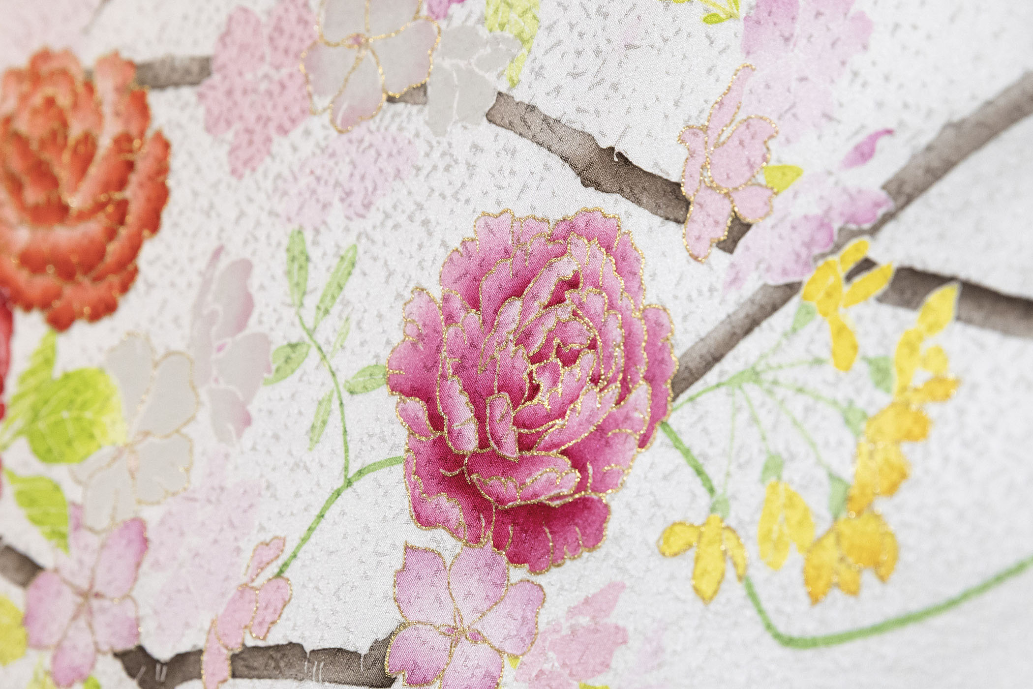 「HANA GRAPHIC ART」の繊細さはそのままに、京友禅らしい雅やかな意匠に