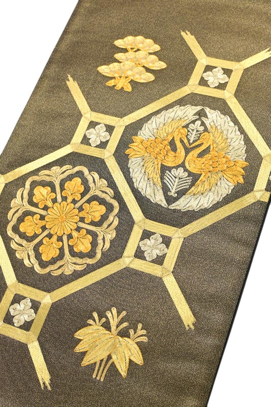 “毎日お得な掘り出し品!” 特選総駒刺繍袋帯 ≪御仕立て上がり・中古美品≫ 「典麗蜀江文様」 慶事に一際煌めく帯姿… “毎日お得な掘り出し品!” 特選総駒刺繍袋帯 ≪御仕立て上がり・中古美品≫ 「典麗蜀江文様」 慶事に一際煌めく帯姿…