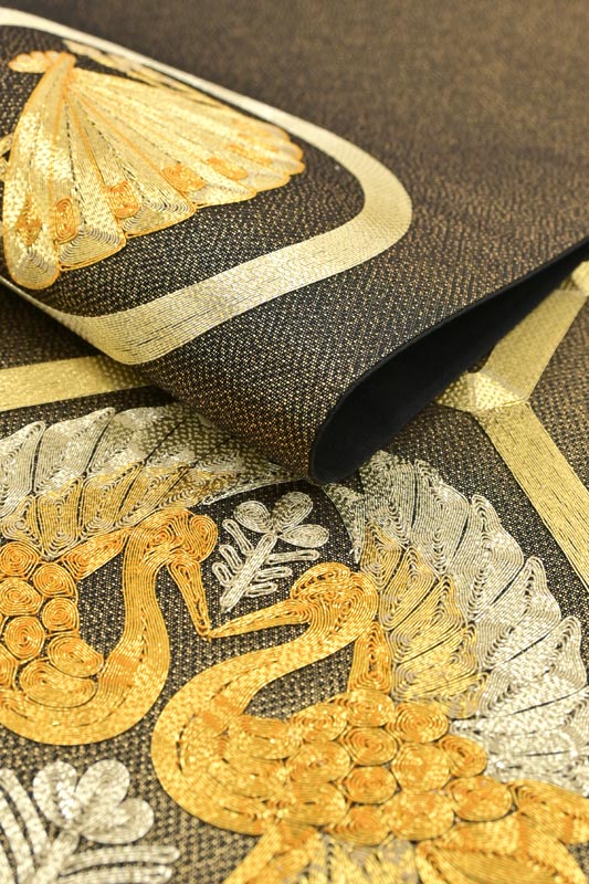 “毎日お得な掘り出し品!” 特選総駒刺繍袋帯 ≪御仕立て上がり・中古美品≫ 「典麗蜀江文様」 慶事に一際煌めく帯姿… “毎日お得な掘り出し品!” 特選総駒刺繍袋帯 ≪御仕立て上がり・中古美品≫ 「典麗蜀江文様」 慶事に一際煌めく帯姿…