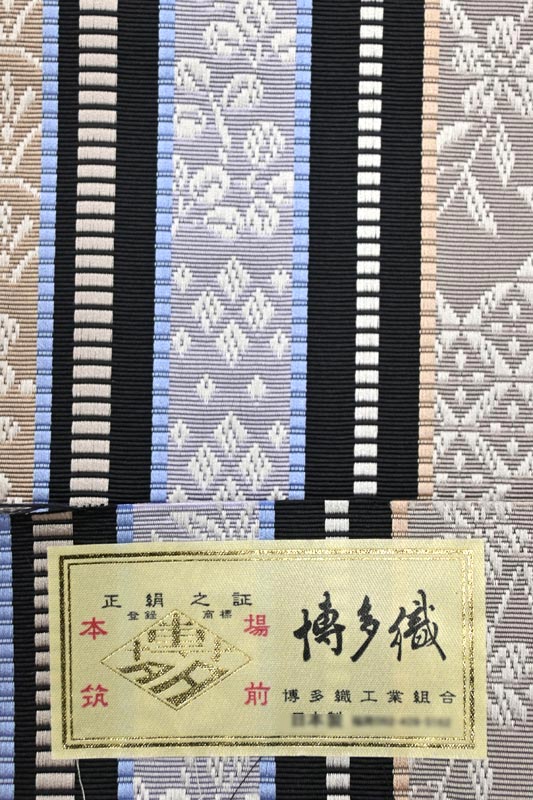 今月の掘り出しご奉仕品 井上絹織 本場筑前博多織 特選全通八寸名古屋帯 御仕立て上がり 新古品 花唐草献上文 黒 必見の良質博多 センス光る 重宝の一条 京都きもの市場 日本最大級の着物通販サイト