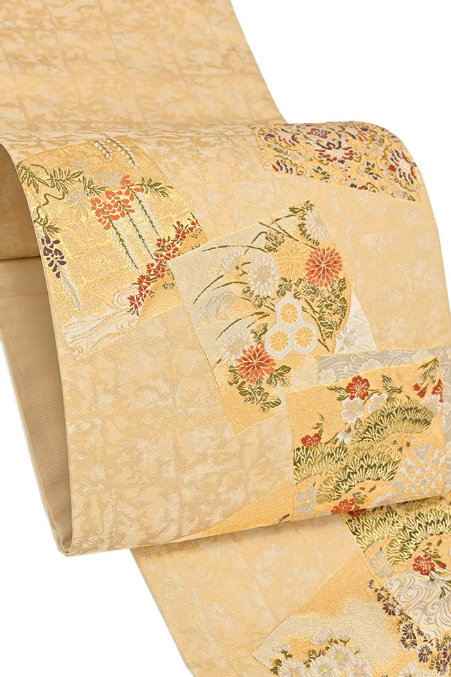 【加納幸】 特選西陣織袋帯 ≪御仕立て上がり・中古美品≫ 「四季花色紙襲文」 日本人が愛し、見つめ続けてきた花々… 典雅な華やぎ満ちて。