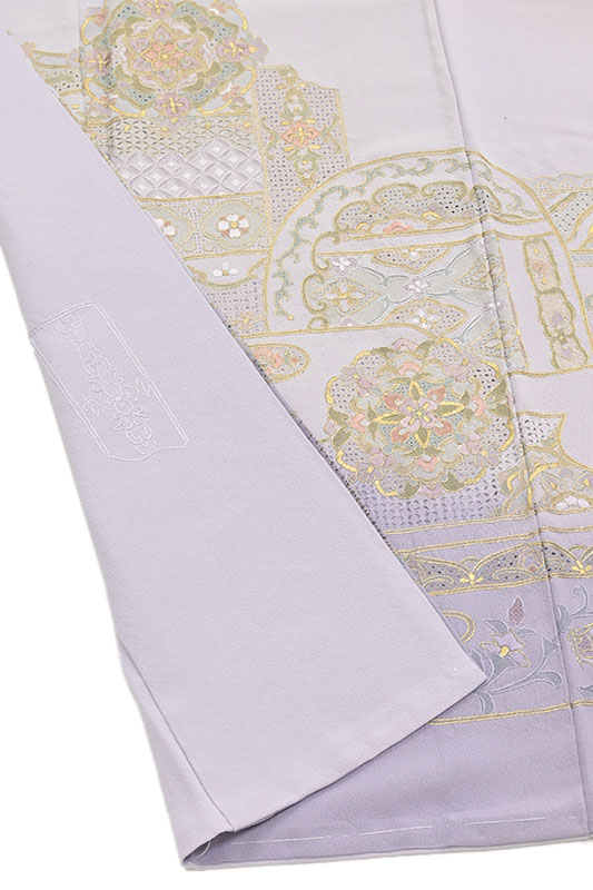 ”毎日お得!上質掘り出し品!” 【汕頭(スワトウ)刺繍】 特選工芸総手刺繍訪問着 ≪御仕立て上がり・中古美品≫ 「装飾障壁唐華紋」 刺繍の表情豊かに 身丈159.5 裄67.5