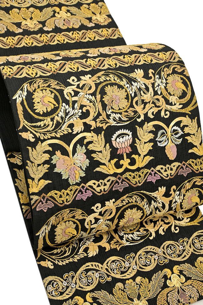 特選本手総刺繍袋帯 すくい織帯地使用 ≪御仕立て上がり・中古美品≫ 「王朝唐花段文」 この縫いのボリューム…！ 圧巻刺繍 の逸品！|京都きもの市場【日本最大級の着物通販サイト】