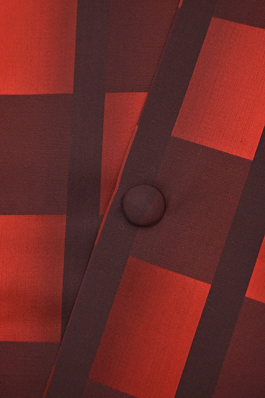 雨降りでもオシャレに 仕立て上がり 中古美品 創作正絹雨コート 赤黒格子 シックで 小粋に コート丈133裄66 3 京都きもの市場 日本最大級の着物通販サイト
