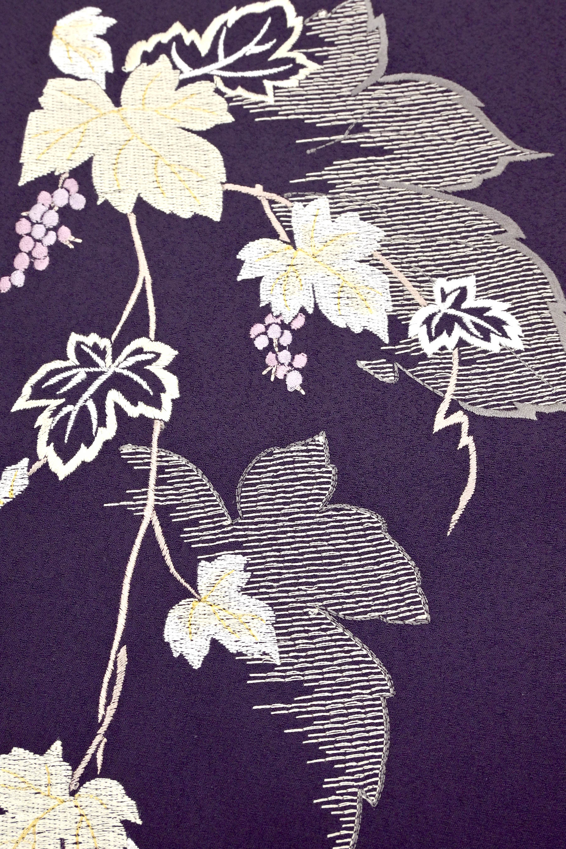 お仕立て代半額キャンペーン 東レシルック刺繍付下げ着尺 蔦葡萄 黒紫色 10月7日 金 9 00まで期間限定 京都きもの市場 日本最大級の着物通販サイト