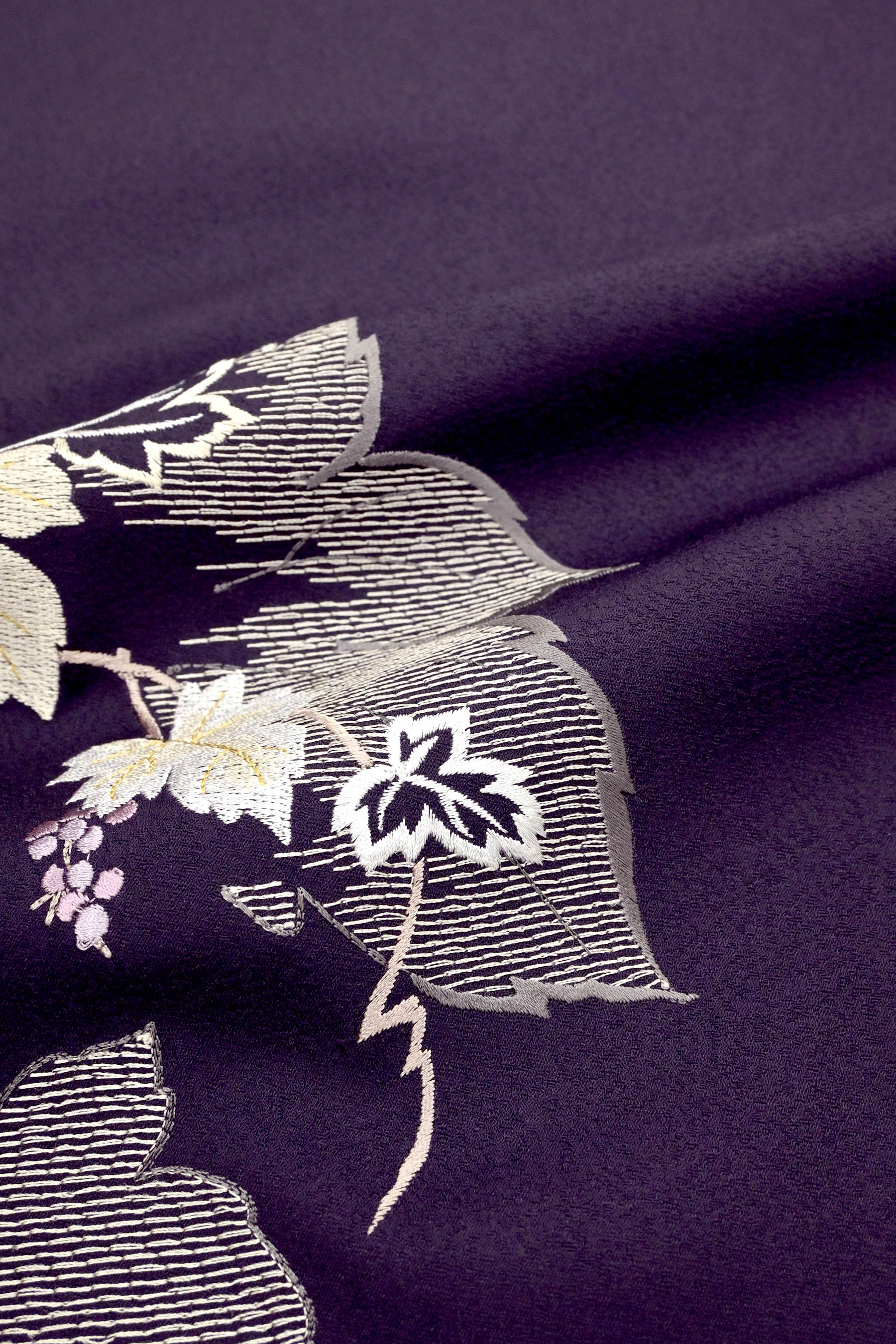 お仕立て代半額キャンペーン 東レシルック刺繍付下げ着尺 蔦葡萄 黒紫色 10月7日 金 9 00まで期間限定 京都きもの市場 日本最大級の着物通販サイト