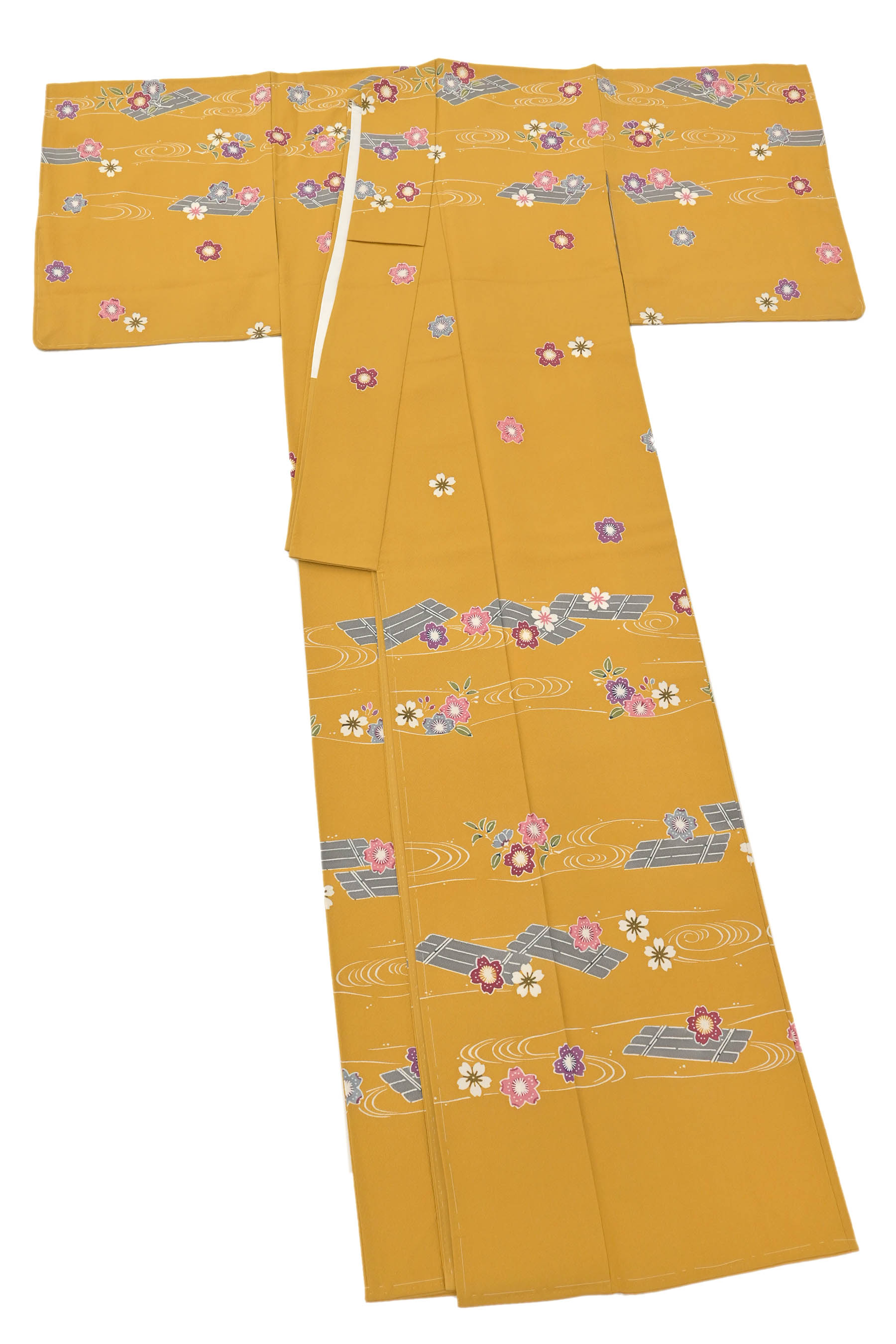【栗山吉三郎】 特選和染め京紅型訪問着 ≪御仕立て上がり・中古美品≫ 「花筏」 人気の高い和染紅型… 印象的な社交着に! 身丈159 裄66