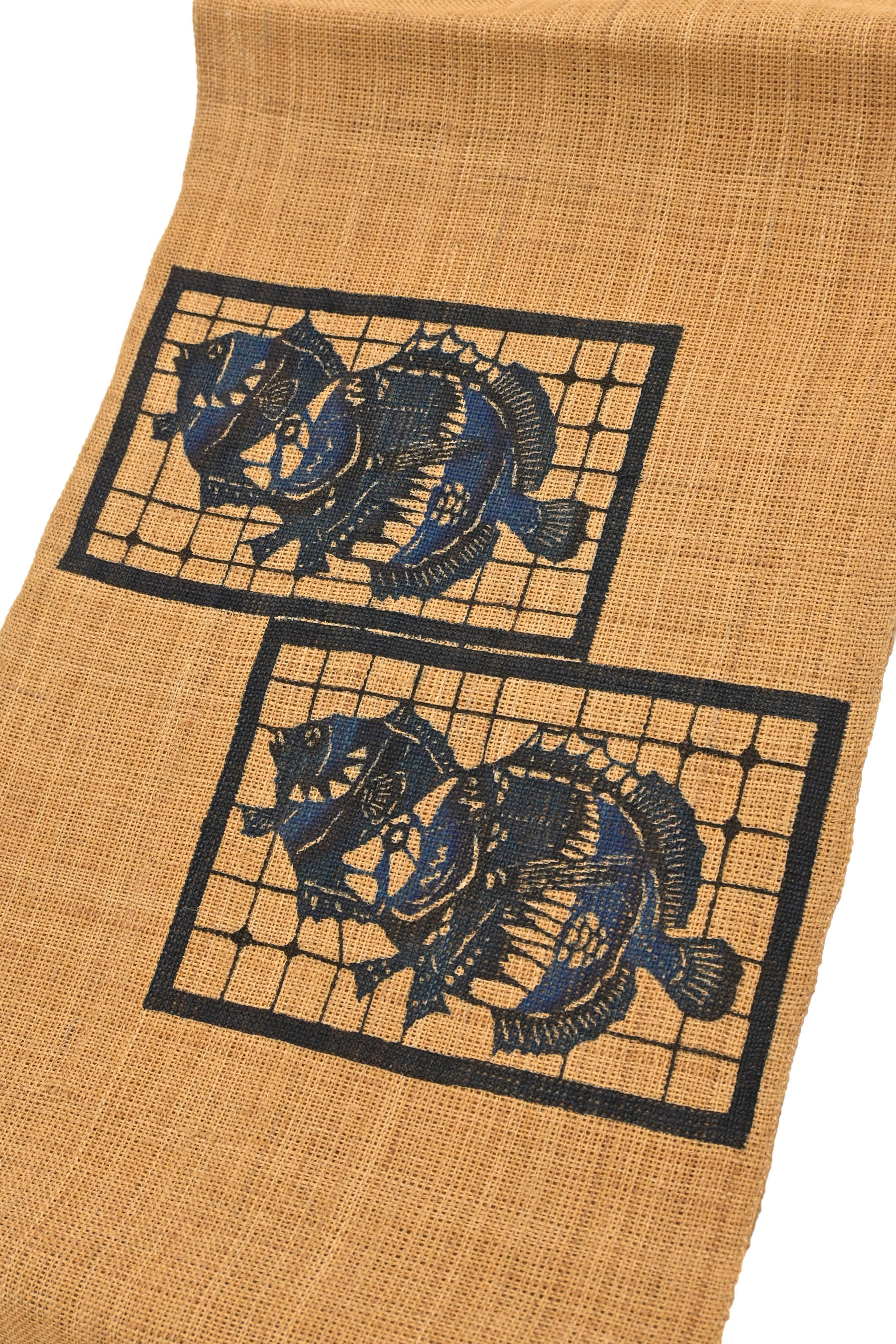 【夏帯】 【人間国宝・玉那覇有公×原始古代布・科布】 高級本場琉球藍型八寸名古屋帯 ≪御仕立て上がり・中古美品≫ 「琉球魚」 超希少!極上素材に国宝の染技!