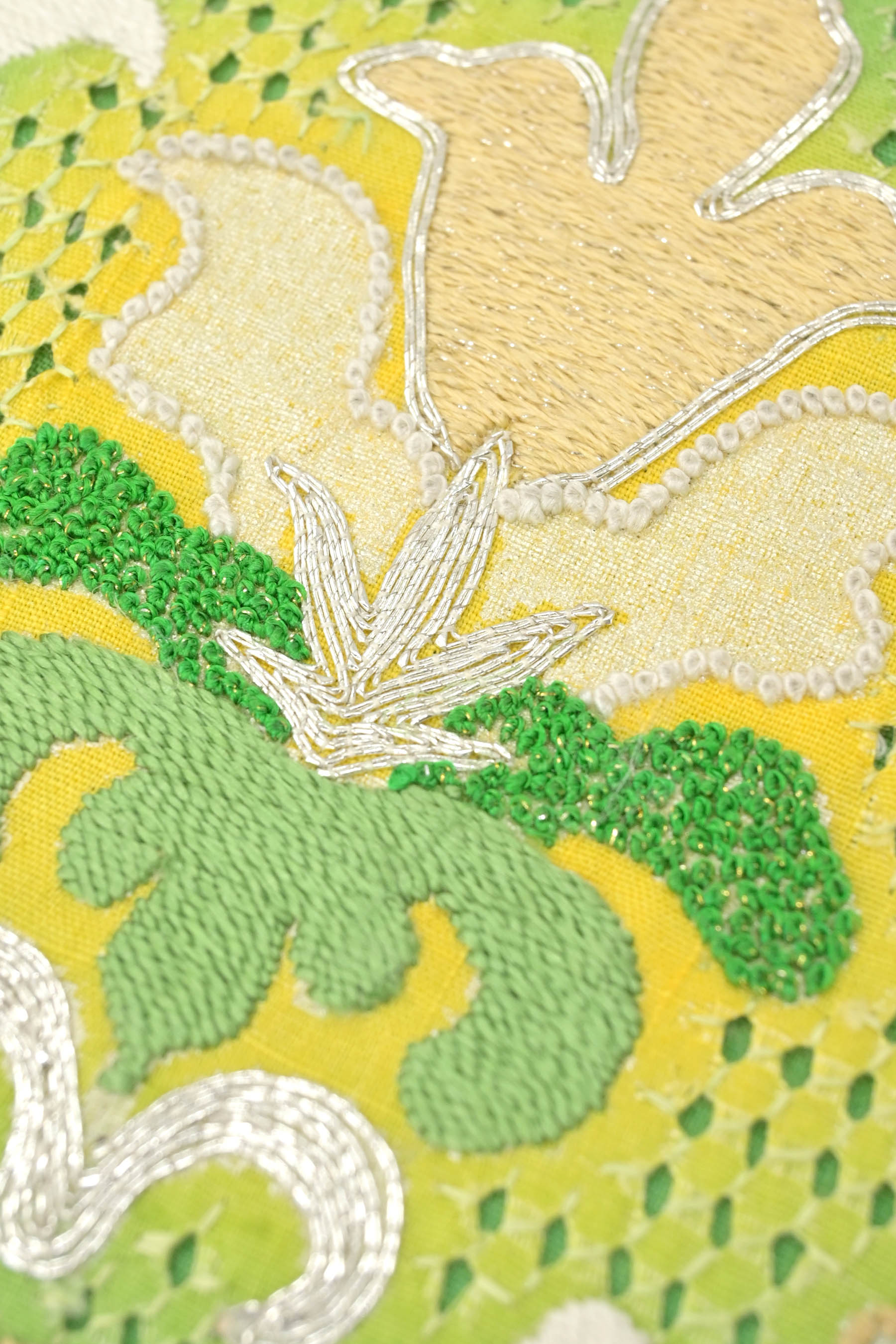 【歳末9万均一】 【京の名工房】 特選工芸手刺繍紬袋帯 「装飾華文」 驚く手刺繍のボリューム感… 目を引く色彩美。