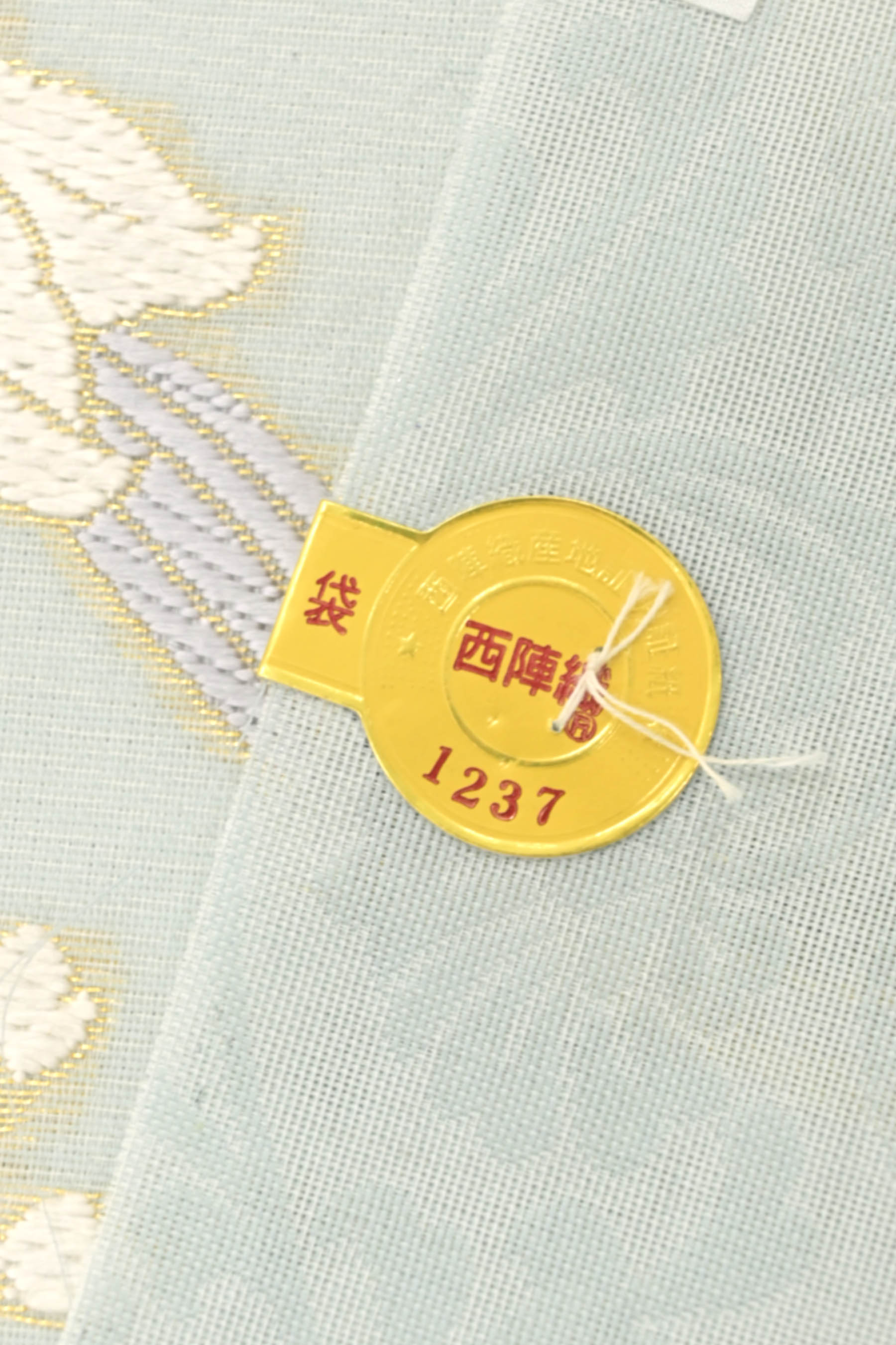 【織文意匠　鈴木】 特選西陣唐織袋帯 ～水衣錦～ ≪御仕立て上がり・中古品≫ 「白百合」 良色柄入荷！ 古典かつ斬新な表情の織文意匠。