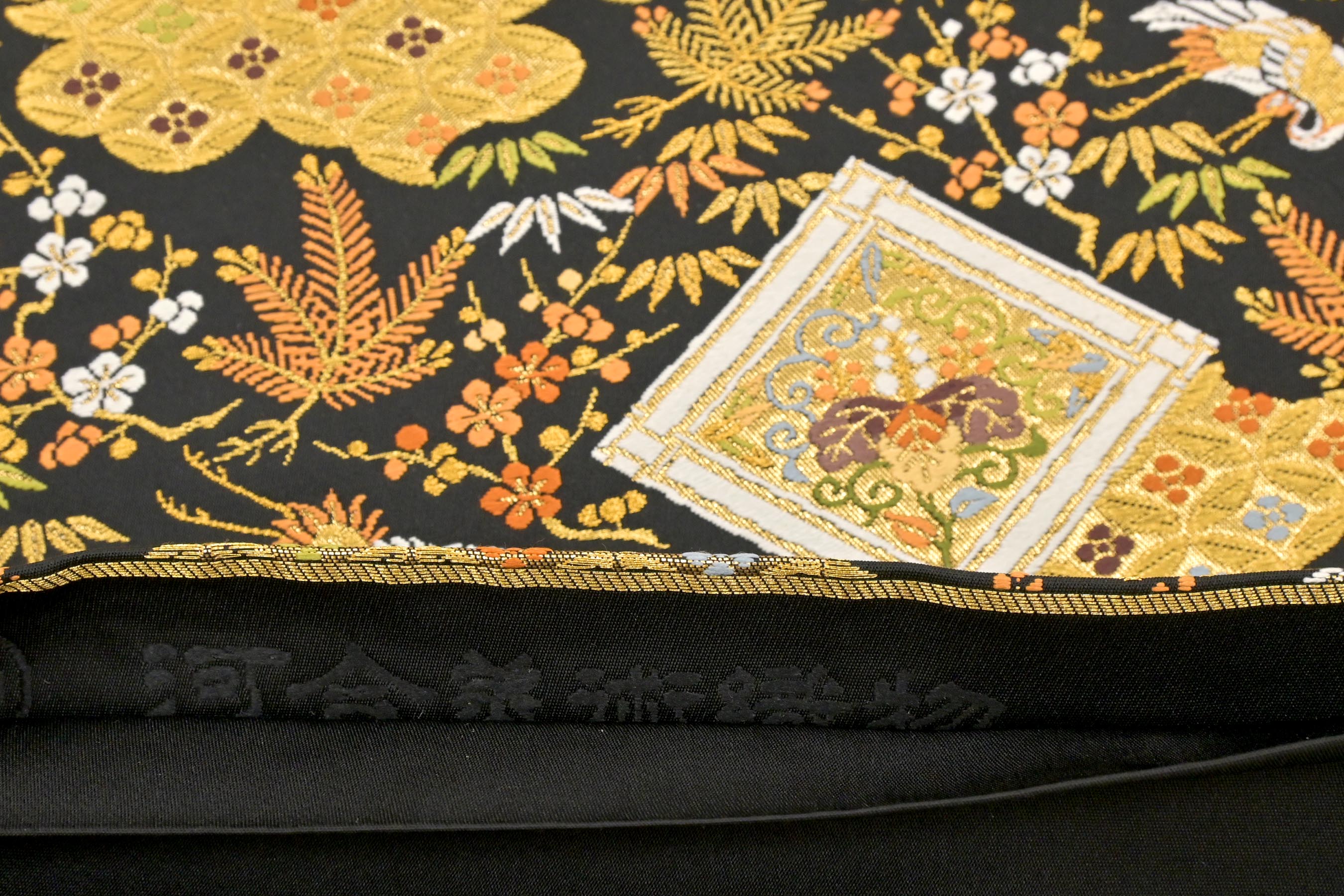 西陣袋帯 (河合美術織物 鎧縅文様 唐織 未使用)-