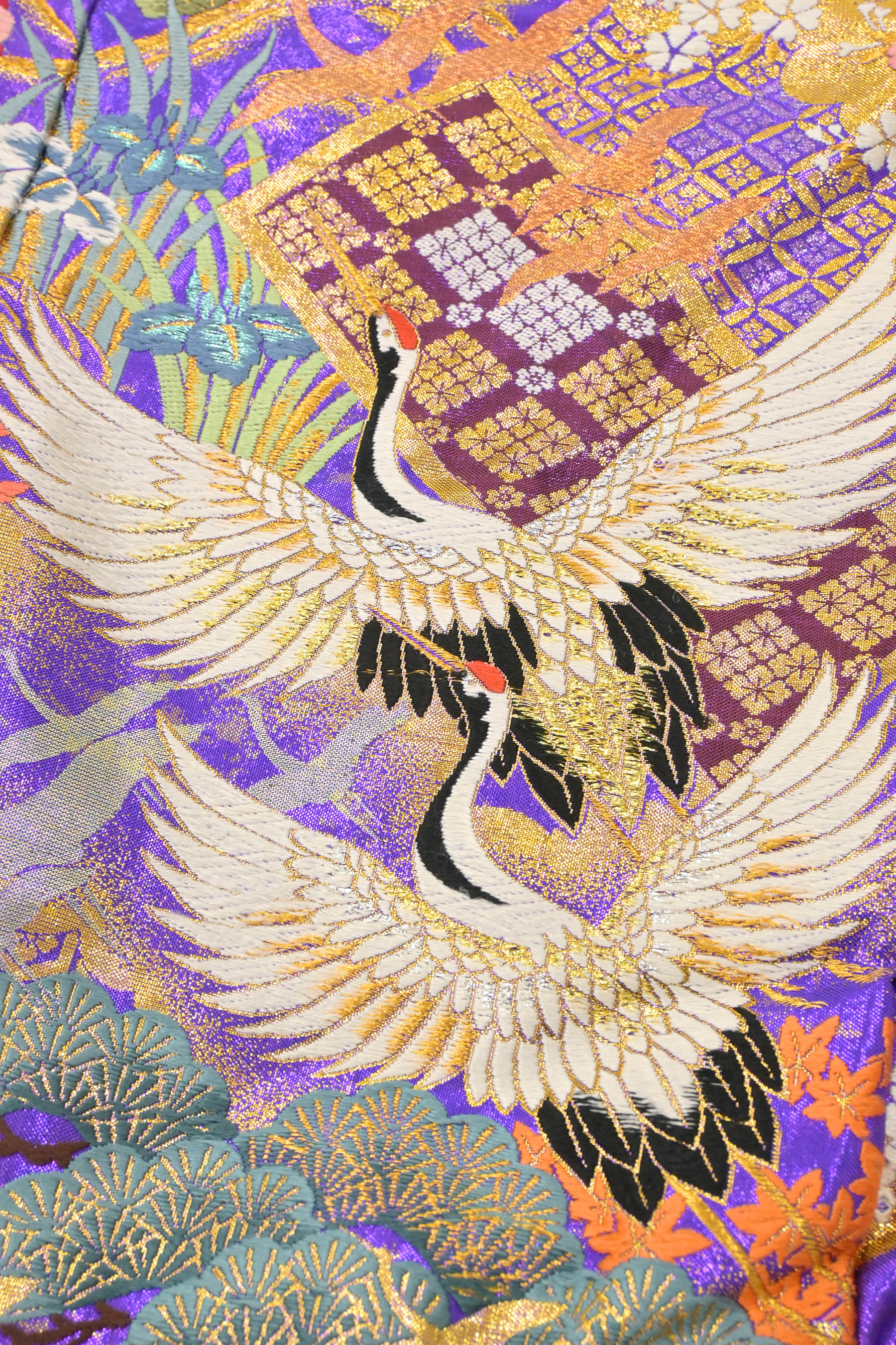 激安通販の 美しい孔雀刺繍の色打掛 絹製 着物・浴衣