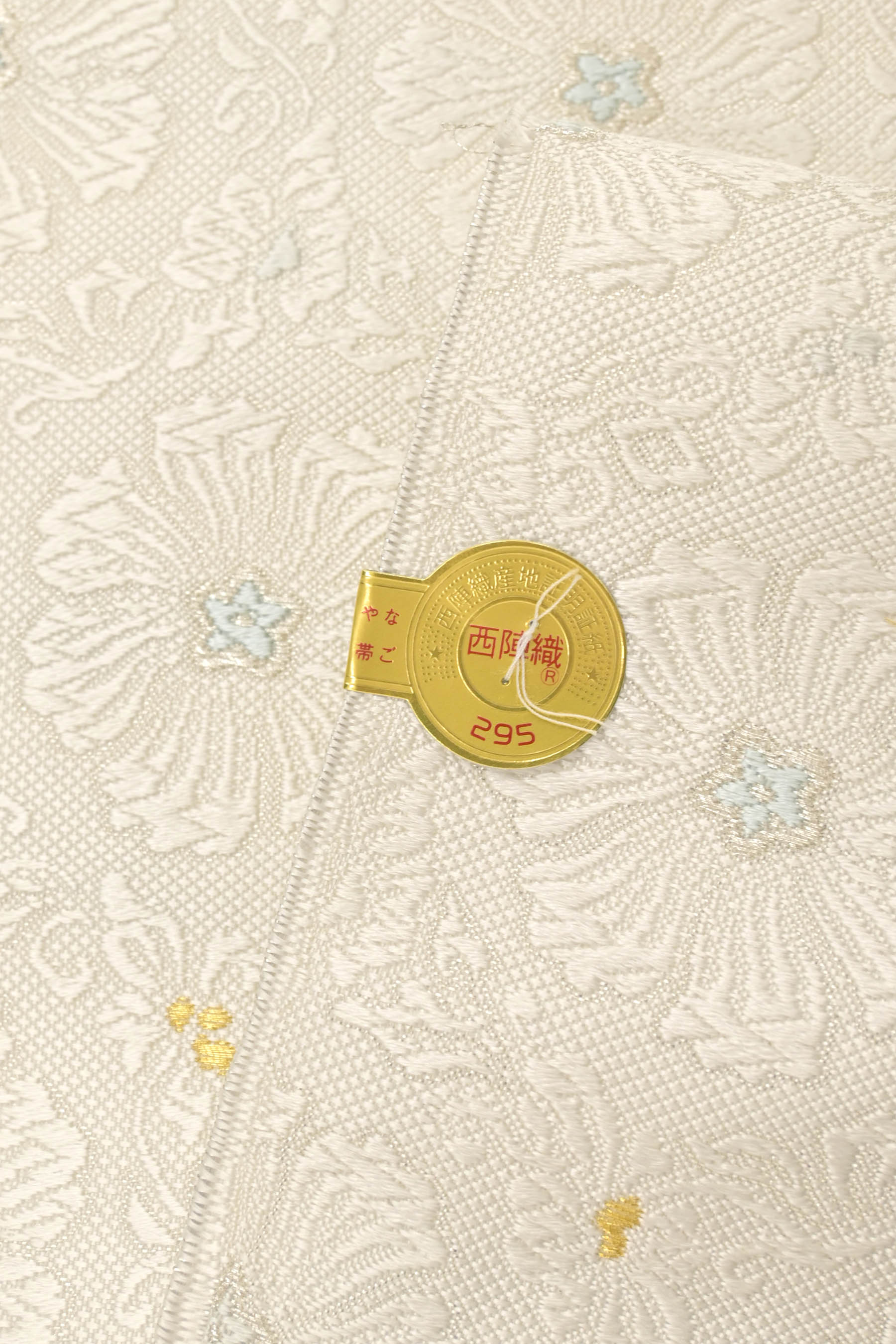 名古屋帯 正絹 金糸銀糸刺繍 亀甲文 （ふくい】 正絹西陣織九寸名古屋帯 「唐花亀甲文・白」 単衣にも！ お茶席に重宝、名門の上質九寸！|  京都きもの市場【日本最大級の着物通販サイト】）