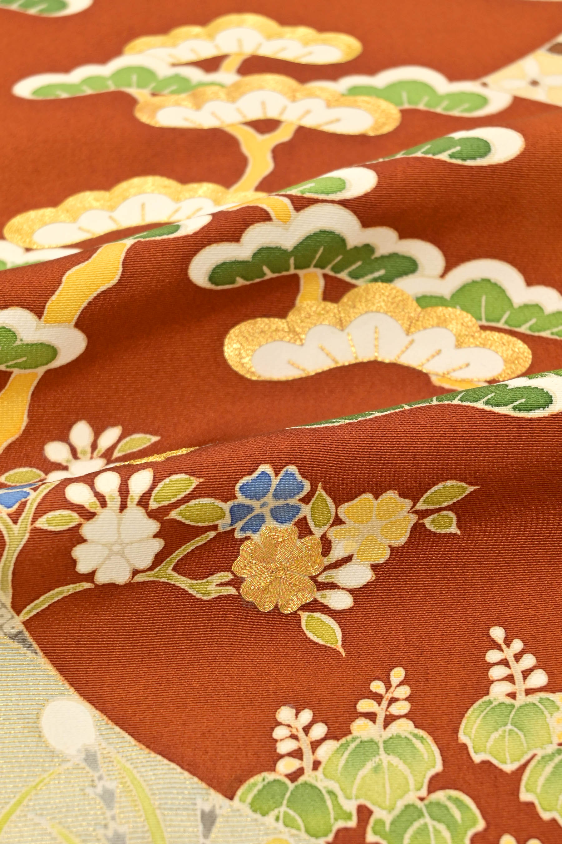【新品】日本製 濃淡藤色ぼかし染め❗️京友禅染めに豪華金駒刺繍入り 新品たとう紙付 新品】日本製 濃淡藤色ぼかし染め❗️京友禅染めに豪華金駒刺繍