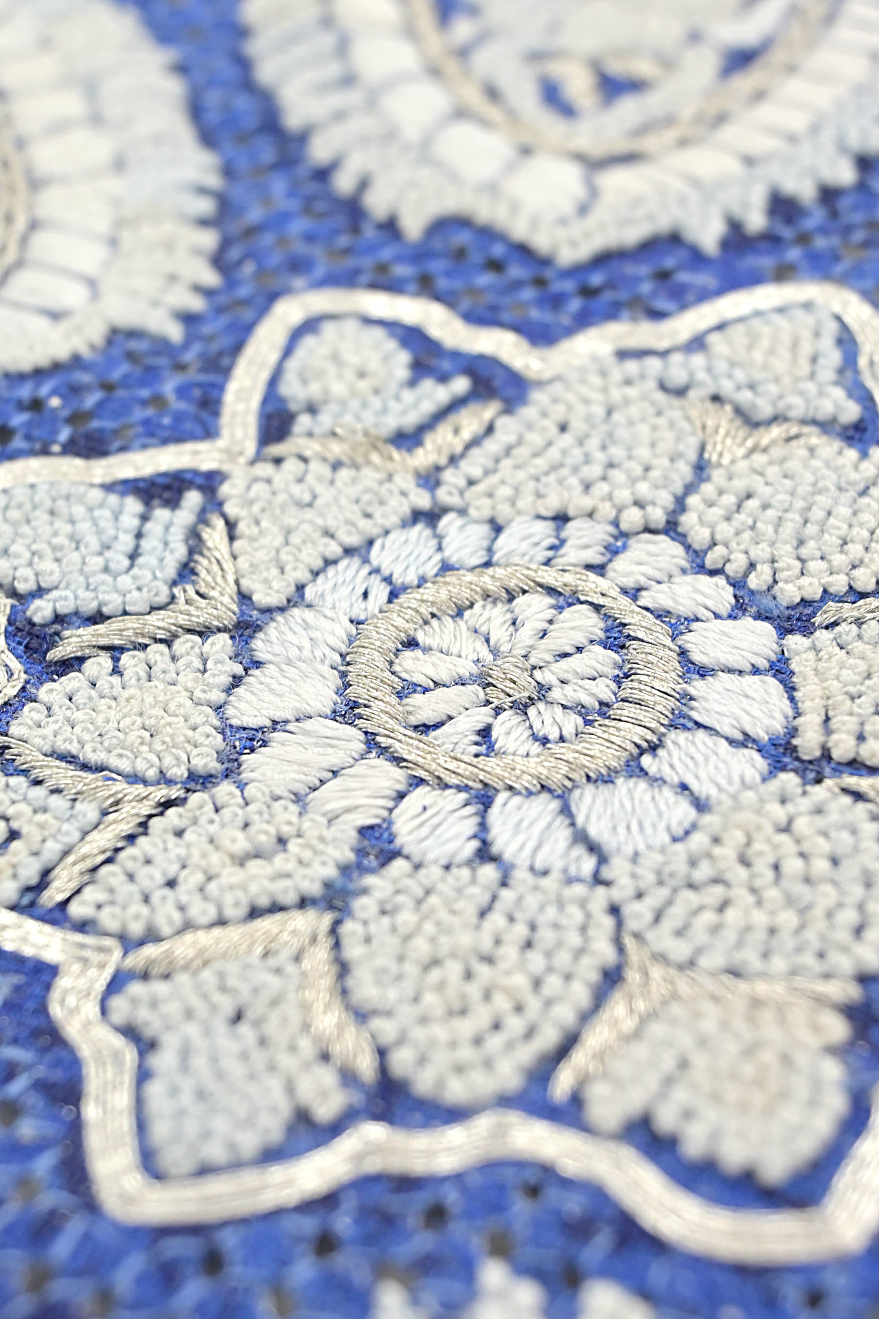 いいね！いい値！刺繍帯】【京の刺繍工房】 特選工芸手刺繍袋帯 「ペイズリー円華紋」 和姿に彩り添える、 エレガントな刺繍美。|  京都きもの市場【日本最大級の着物通販サイト】