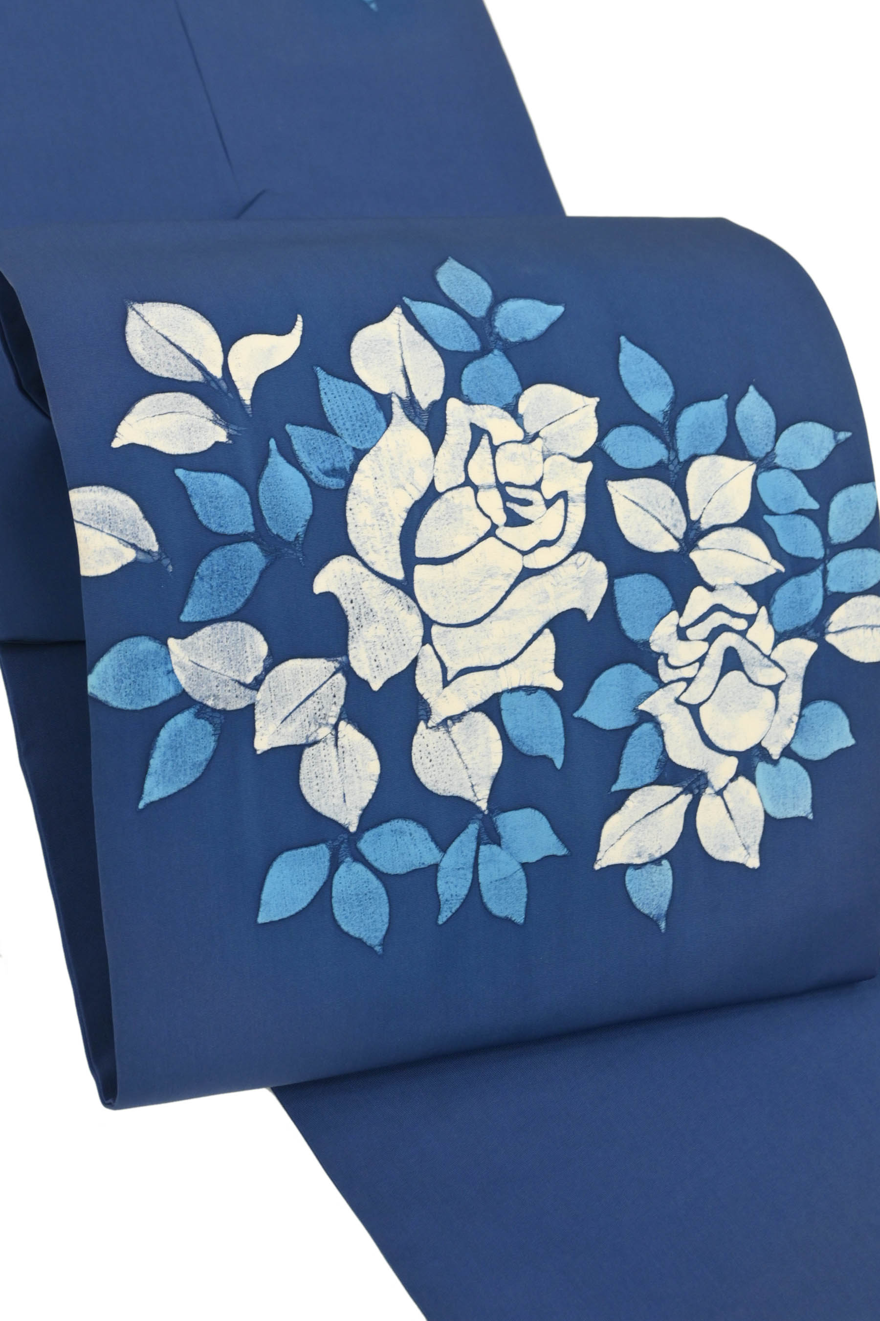 お仕立て上がり・中古美品】 正絹塩瀬 ろうけつ染九寸名古屋帯 「薔薇 