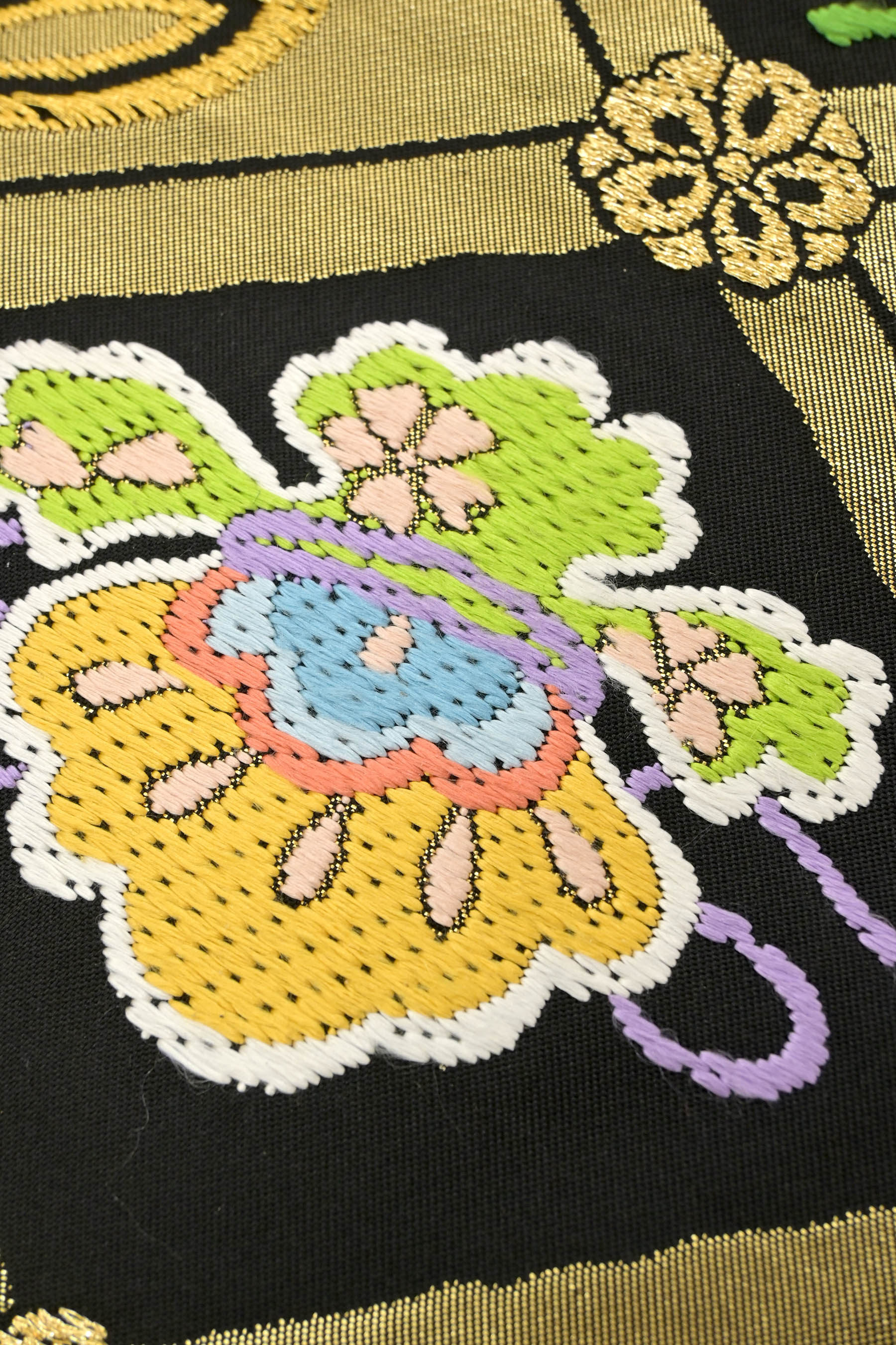 C564厳選西陣　至極逸品　老舗北尾織物匠　有職錦　菱取唐花文　全通高級美術袋帯 C564厳選西陣至極逸品老舗北尾織物匠有職錦菱取唐花文全通高級