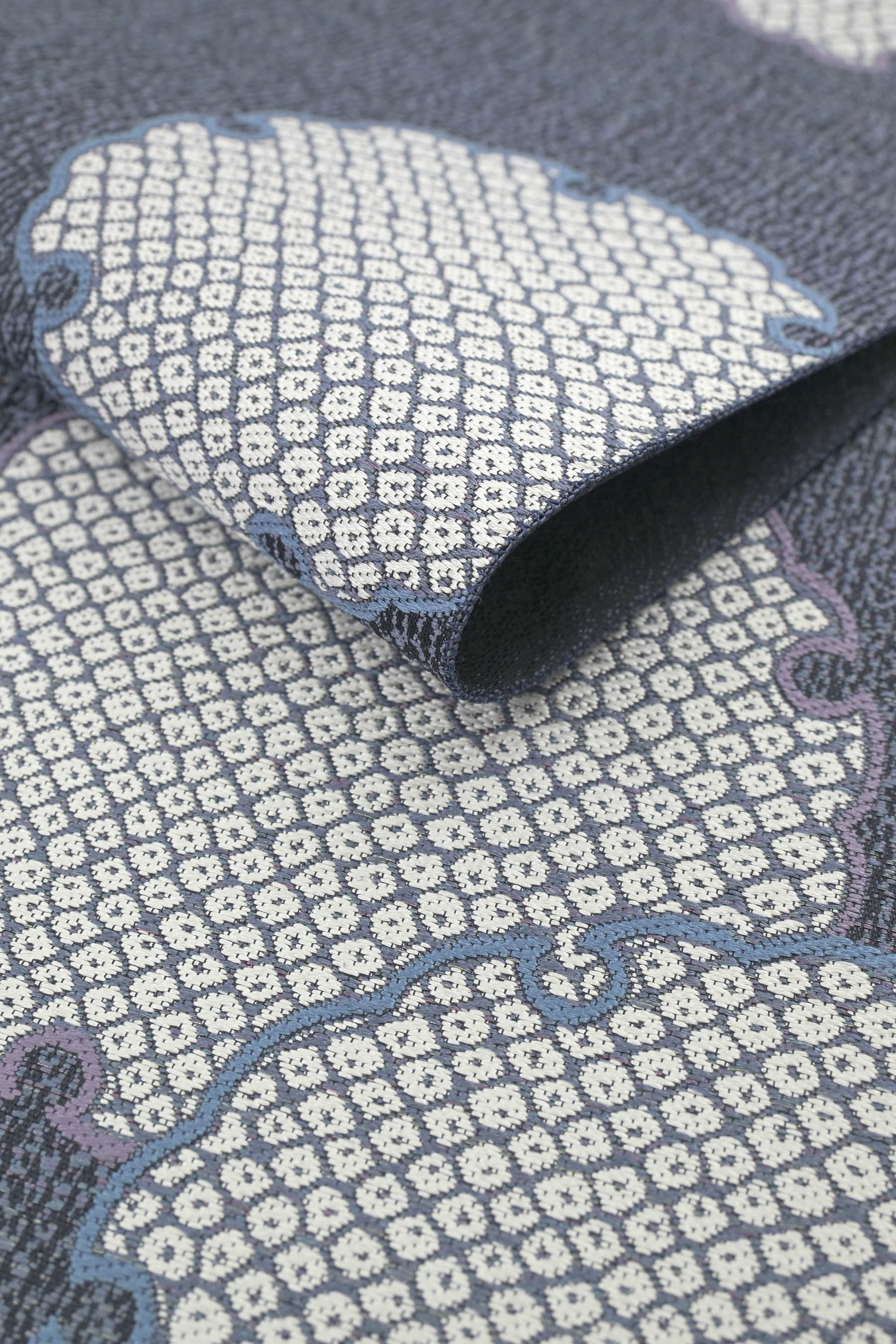 お仕立上がり中古美品 西陣正絹袋帯 「優美雪輪重」| 京都きもの市場